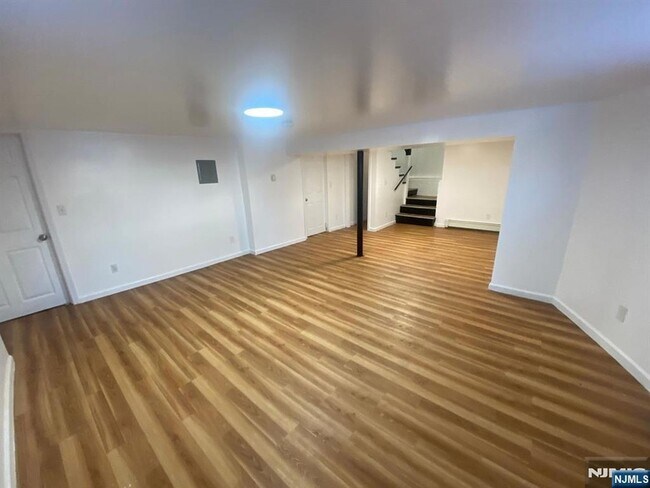 Building Photo - 29 High St