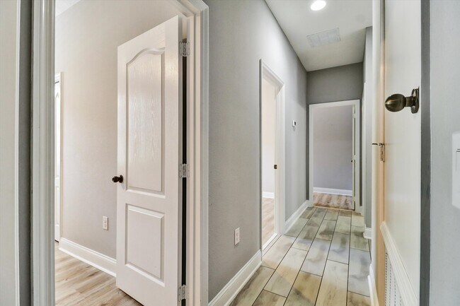 Building Photo - 1856 Napoli Dr