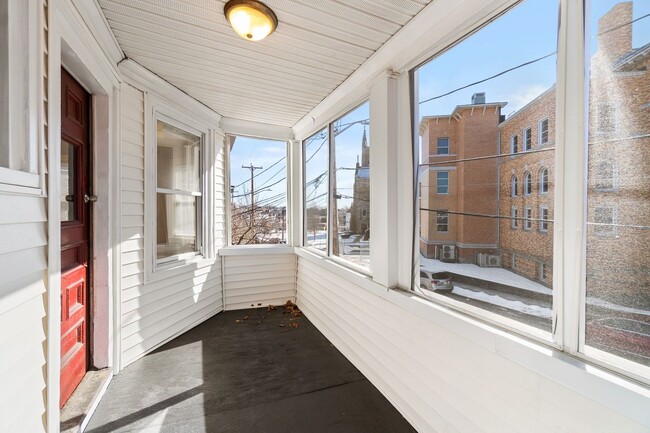 Building Photo - 1077-1077 Dexter St