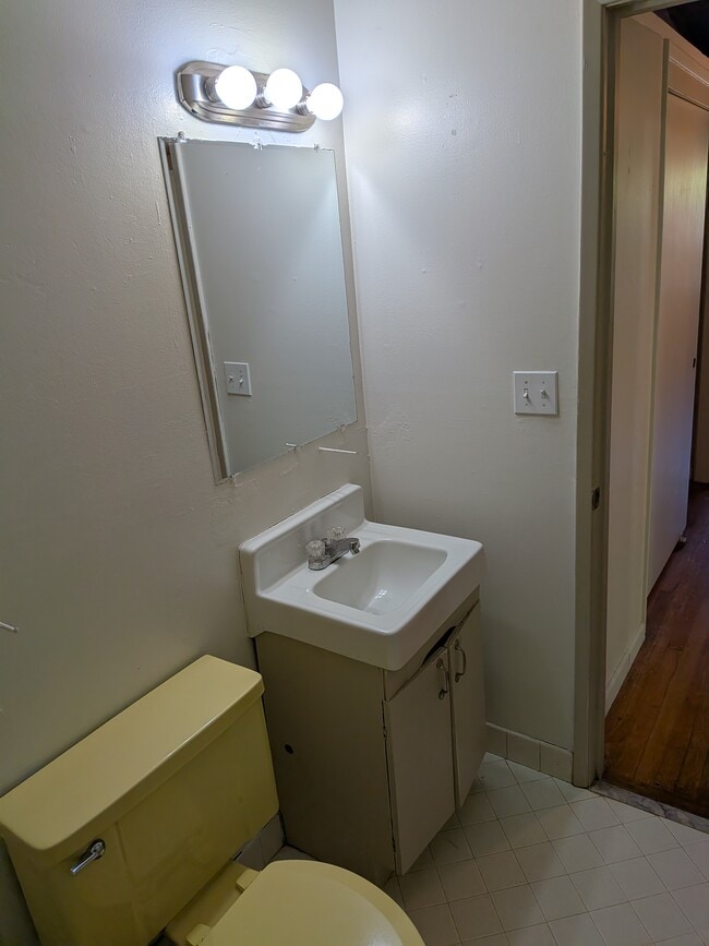 Building Photo - 1495