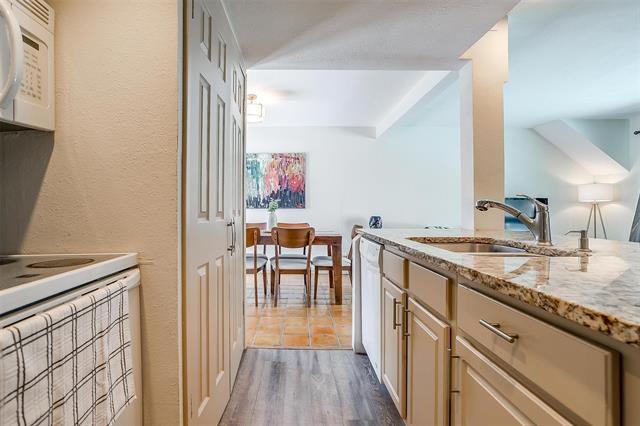 Building Photo - 2710 Douglas Ave