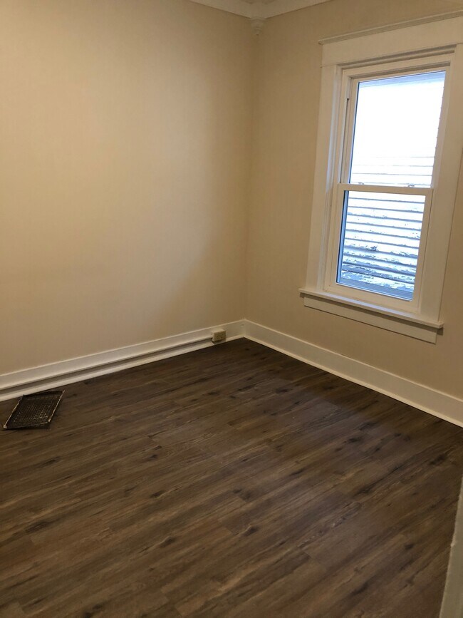 Middle bedroom - 871 26th St