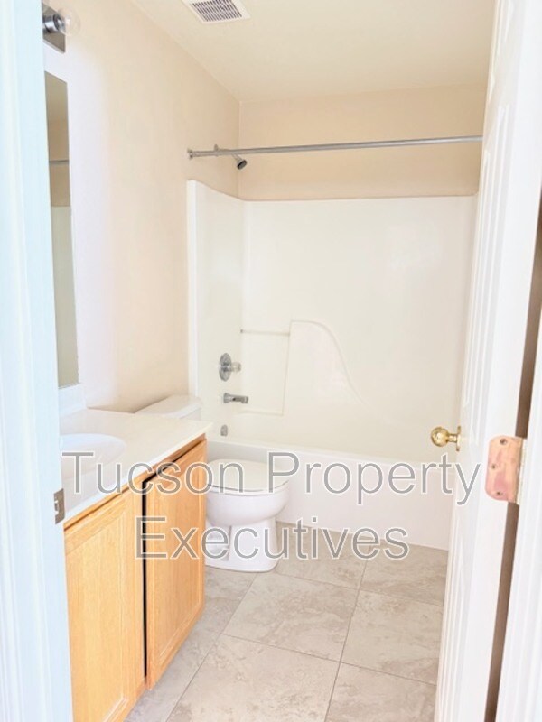 Building Photo - 13256 N Hammerstone Ln