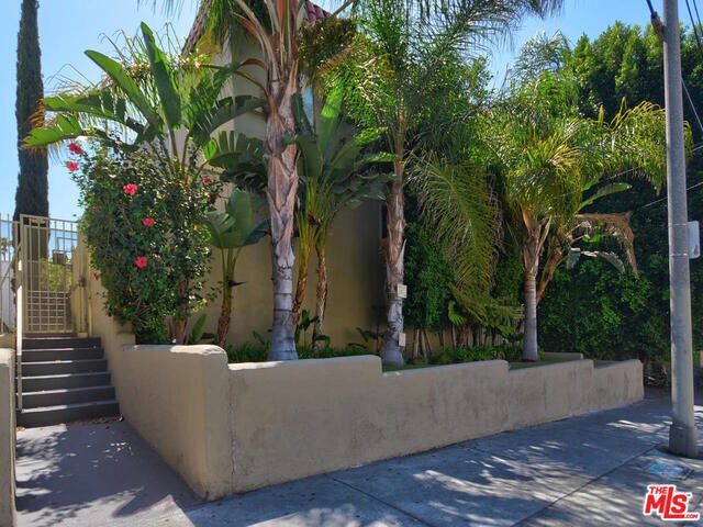 Building Photo - 1540 N Fuller Ave