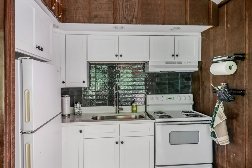 Building Photo - 325 Poplar Hill Ln