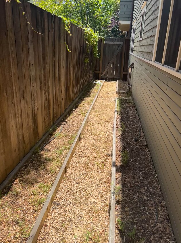 Building Photo - 1710 De la Vina St