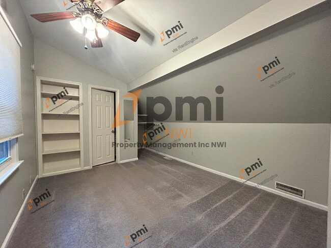 Building Photo - 703 Elm St