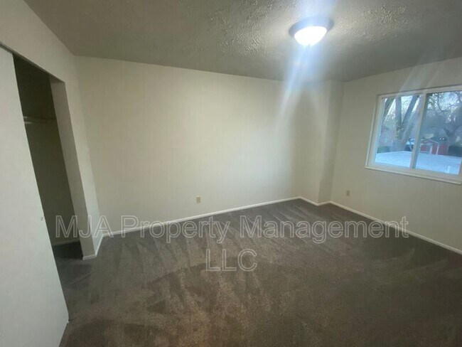 Building Photo - 1817 E Vine St