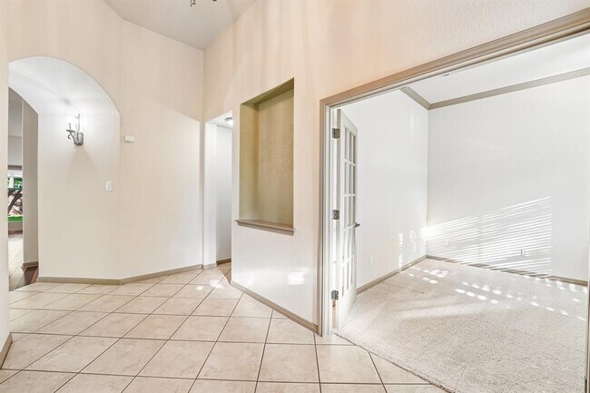 Building Photo - 10028 Lisi Anne Dr