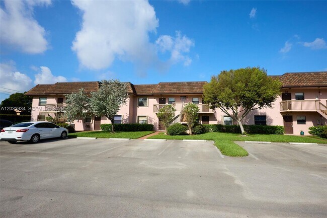 Building Photo - 940 NW 104th Ave