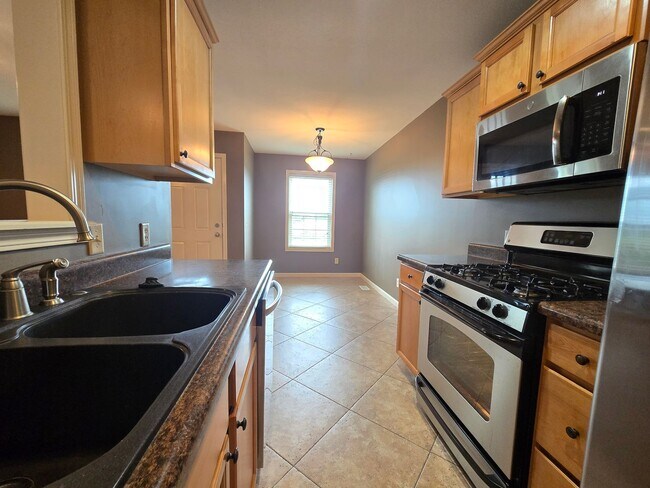 Building Photo - High End Duplex on Normal's East Side!