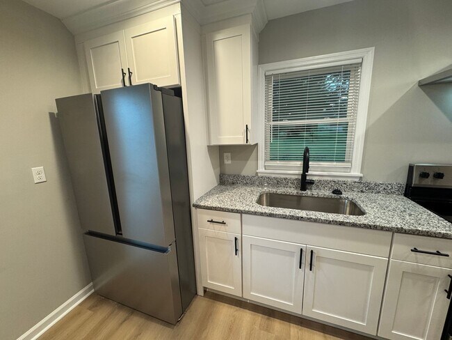 Building Photo - 4 Bed, 2.5 Bath with Park Access in the perfect location in Nicholasville! Stainless Steel Applia...