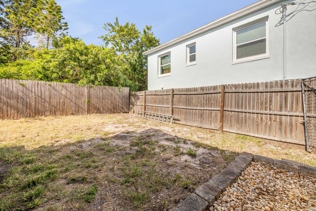 Building Photo - Renovated Spanish-Style 2/1 Beach Bungalow...