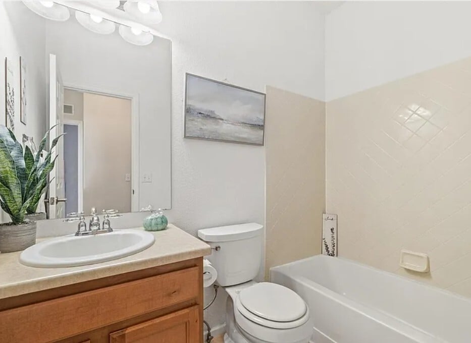 Building Photo - 13151 Grant Cir N