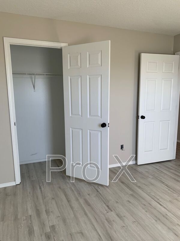 Building Photo - 3802 College View Dr