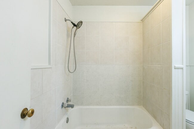 Building Photo - 4 Bedroom in Tech Terrace