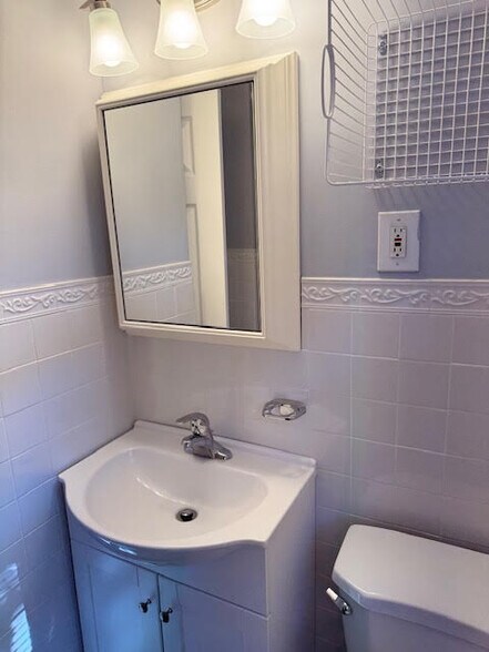 Building Photo - 2 Valley View Rd