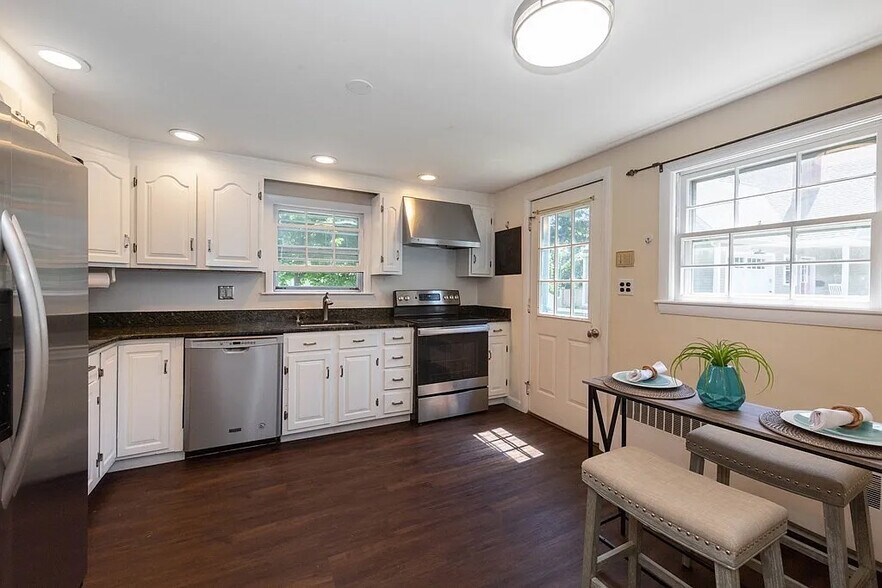 kitchen 1 - 353 Washington St