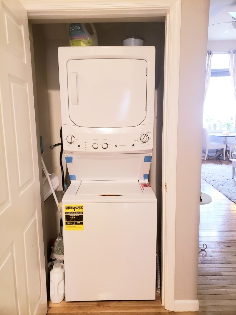 In Unit Washer and Dryer - 1502 Mount Vernon St