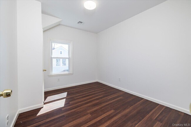 Building Photo - 31 N Lewis Pl