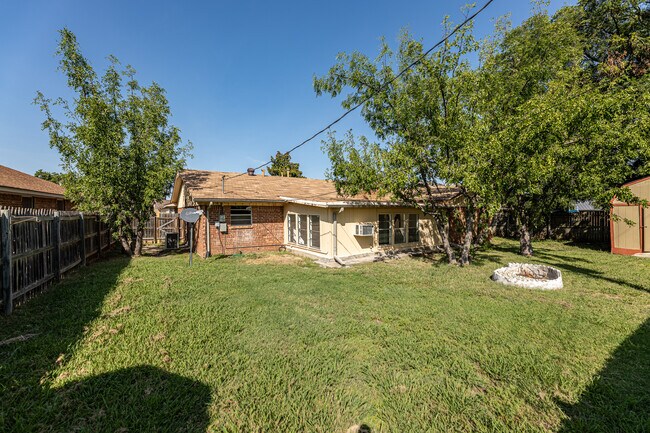 Building Photo - 4708 NW Cheryl Blvd