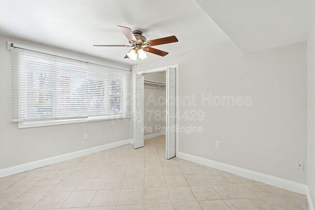 Building Photo - 3107 Valley Ln