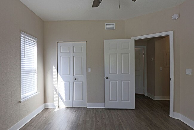 Building Photo - 11511 Villa Grand