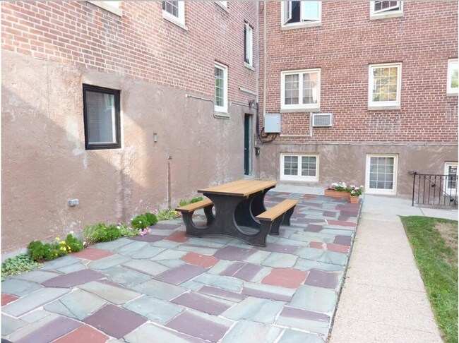 Building Photo - Heat, Hot Water Included, Parking Included.
