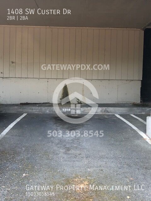 Building Photo - 1408 SW Custer Dr