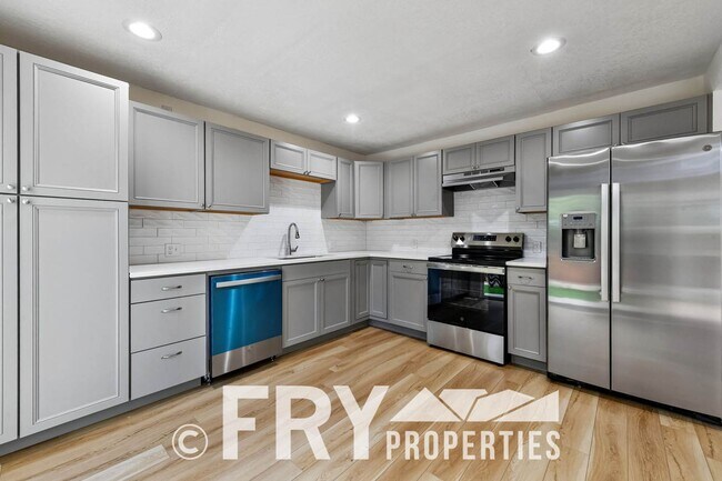 Building Photo - 14313 E Warren Pl