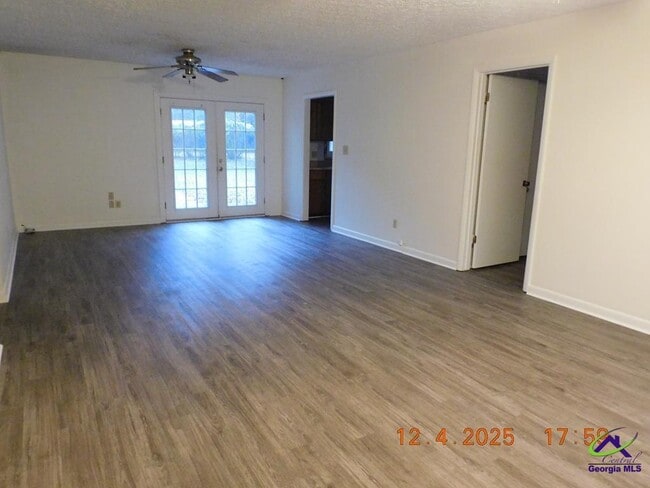 Building Photo - 1003 Greenwood Dr