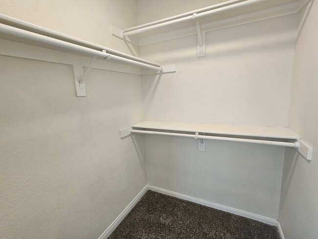 Building Photo - Charming Single-Story with Vaulted Ceilings Near Shopping & Freeways