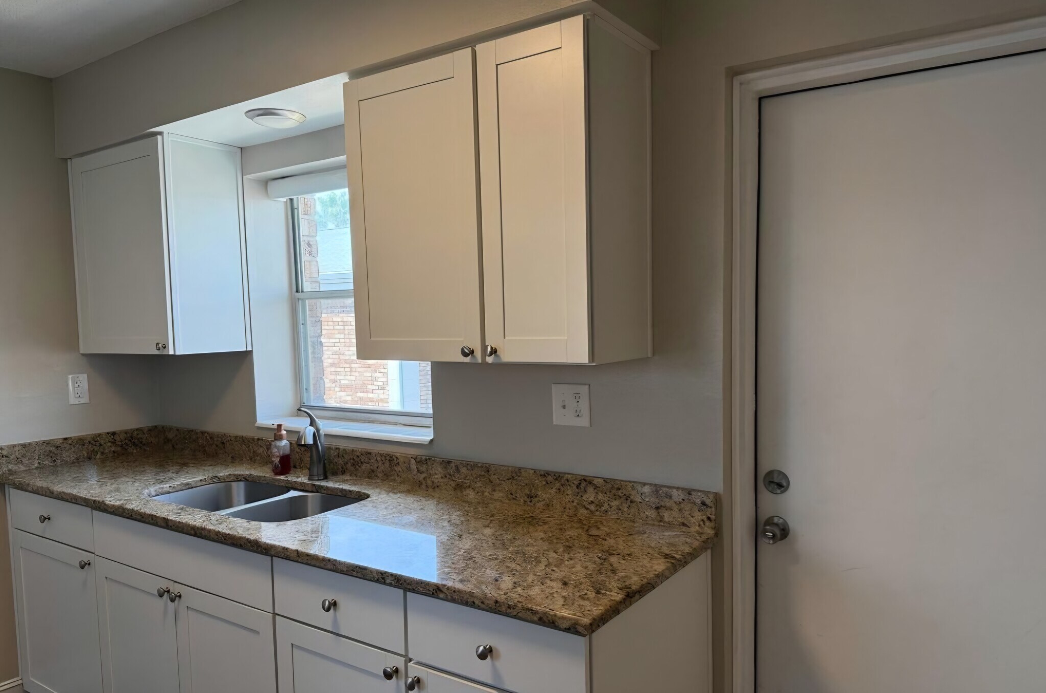 Building Photo - 190 E Olmstead Dr