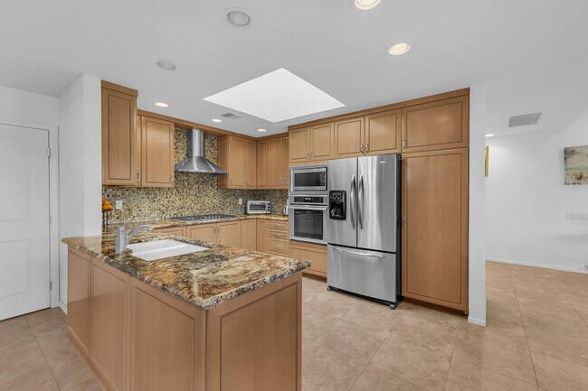 Building Photo - 10 Colgate Dr