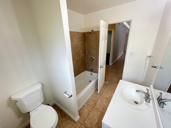 Building Photo - 156 E Marshall Blvd