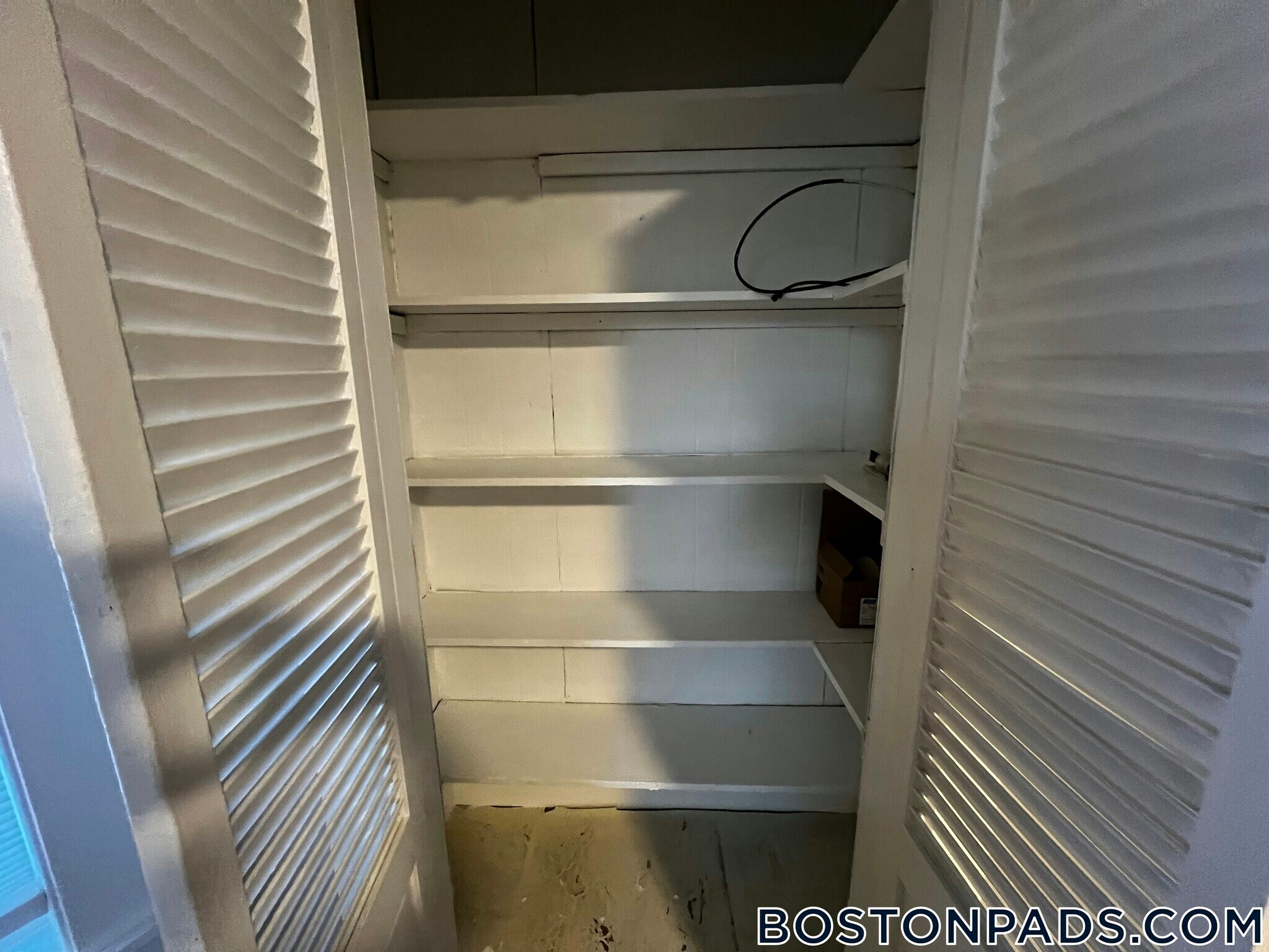 Building Photo - 158 Holland St