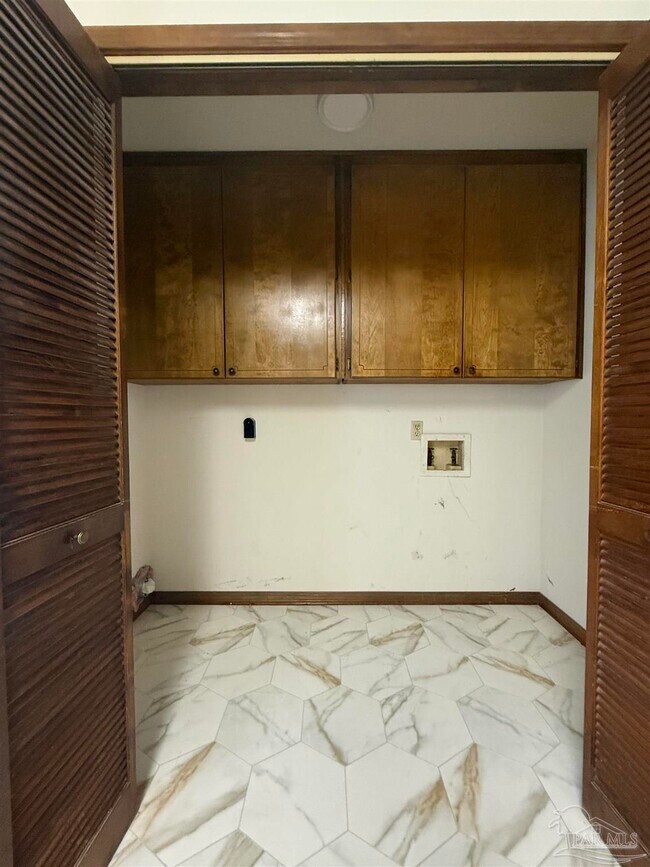 Building Photo - 6200 Jays Way