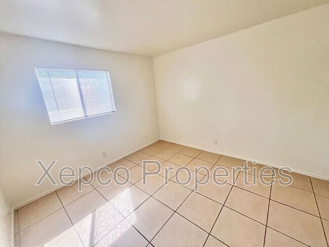 Building Photo - 585 E Cottonwood Rd