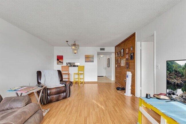 Building Photo - 6850 Royal Palm Blvd