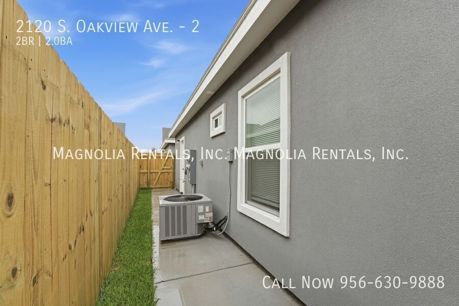 Building Photo - 2120 S Oakview Dr