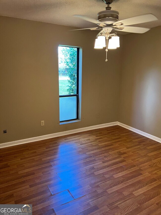 Building Photo - 203 Courtney Pl