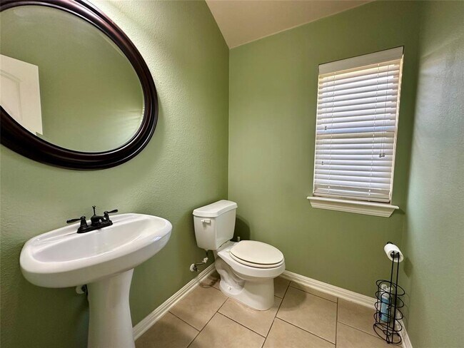 Building Photo - 512 Brown Juniper Way