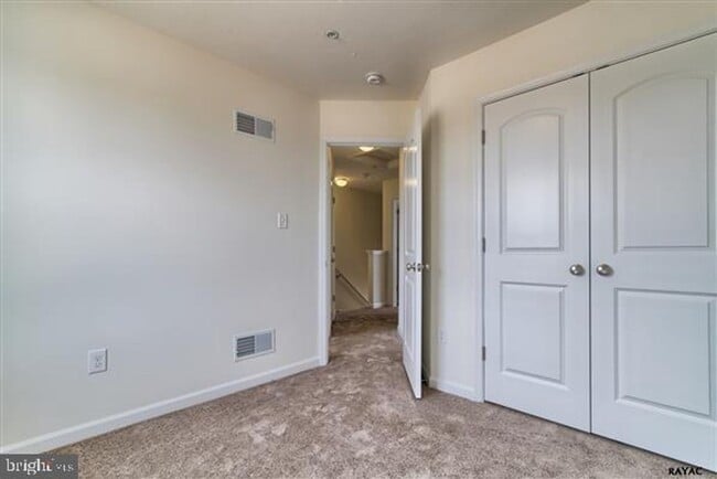Building Photo - Coming Soon!! Gorgeous Townhome in Spring Grove!!!!