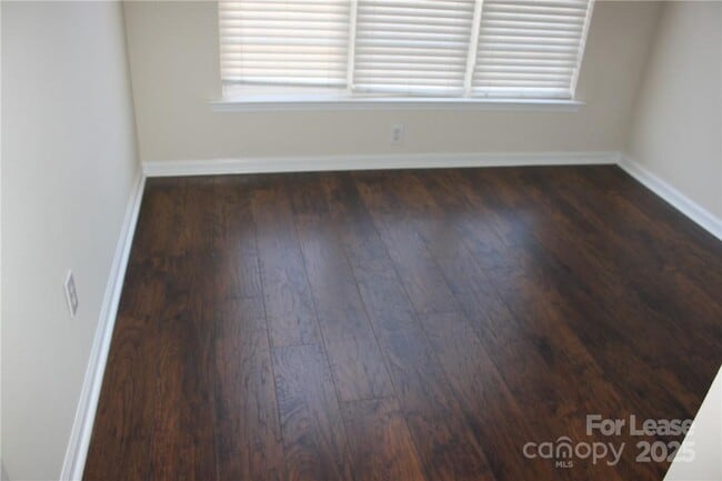 Building Photo - 2715 Old Ironside Dr