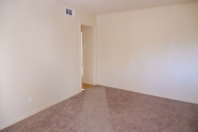 Building Photo - Welworth Estates