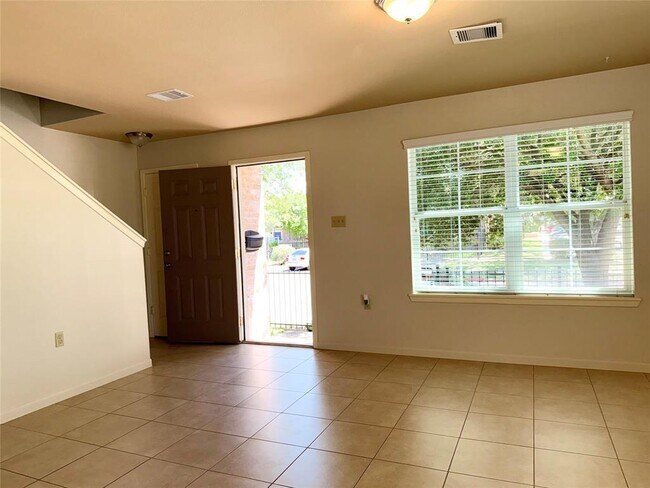 Building Photo - 10058 Emnora Ln
