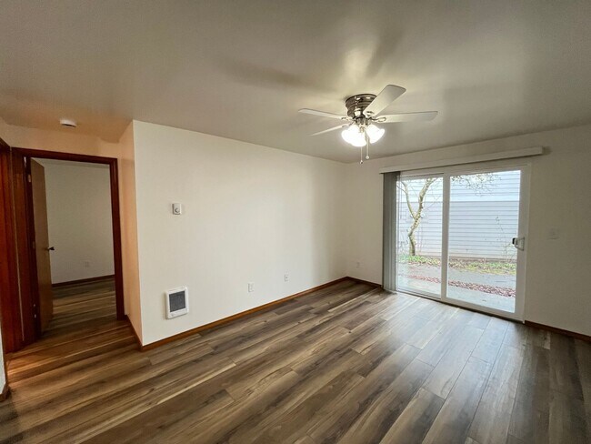 Building Photo - Updated 1st floor 1 X 1 Beaverton Condo! Close to Downtown Beaverton! Spacious & Open, Close to N...