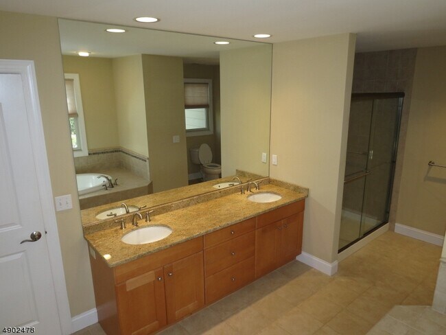Building Photo - 22 Riverview Dr