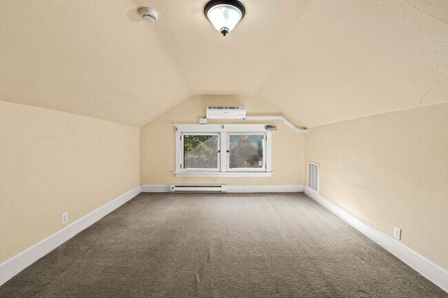 Building Photo - 206 W Waverly Pl