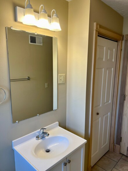 Building Photo - 3024 Piedmont Rd